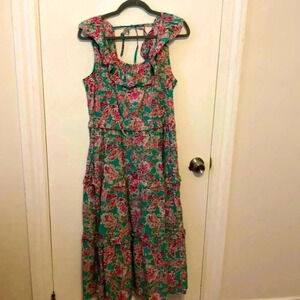 J Crew sleeveless maxi dress with elasticized waist and side pockets.  Size 12